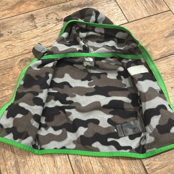 The North Face Infant Fleece Jacket  Full Zip Grey green camo 3-6 months - Picture 3 of 4